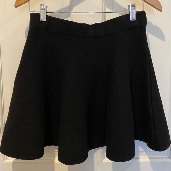 Impeccable Pig mini blk skirt,Flattering,like new - Picture 2 of 5